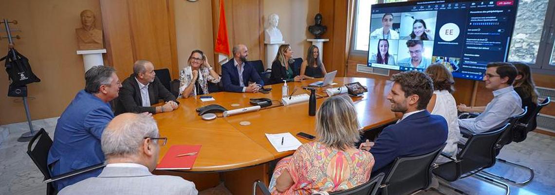 Christophe Robino meets with medical and pharmacy students