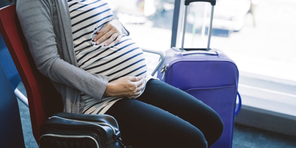 Vacances : quelles précautions pour les femmes enceintes ?